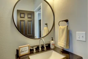 Convenient location Modern Farmhouse  - Image 3