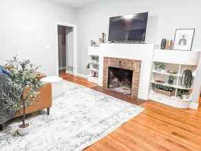 Downtown Historic Bungalow- Pet friendly fully fenced backyard - Image 2