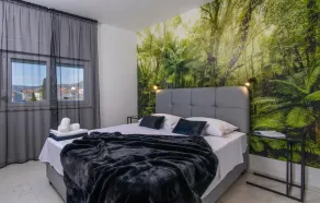 Precioso apartamento de 2 habitaciones en Kastel Gomilica. - Image 3