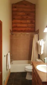Family-friendly log home between Harbor Springs, Petoskey, and Mackinaw Island - Image 3