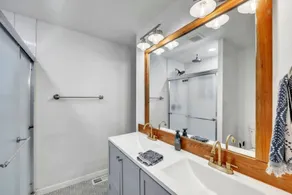 Town-Center Sanctuary:Cozy 3BD for Relocation - Image 3