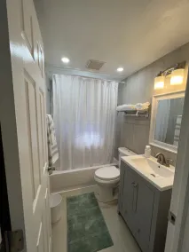 Lovely comfy clean apartment. Close to State parks/ beaches/ restaurants.   - Image 2