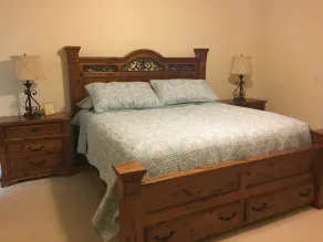 LAKEFRONT, 10 BEDROOMS, 5.5 BATHS, SLEEPS 32, Dock, TWIN COVE MARINA. 6 mins I75 - Image 4