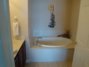 Lakefront Condo 4109 Towers! Walkin Level, Elevators! Indoor/Outdoor Pools! - Image 4
