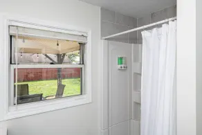 Central Location- Updated 3 Bed 2 Bath - Image 4