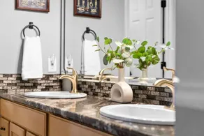 Tucked Away 1bd with King bed Close to it all! - Image 3