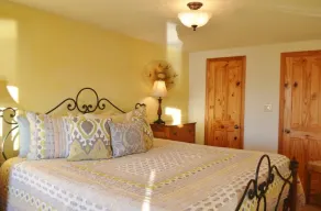 Sunset Beach Cottage - So.Whidbey Island. Langley,  Kayak; Beachwalk, Clam, view - Image 2