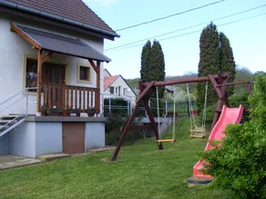 Holiday home with air conditioning and garden - Image 3