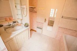 Character gîtes in old farmhouse, swimming pool (6-8personnes) in wooded grounds - Image 2