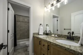 Clean, modern, golf course home w/ incredible mtn views, close to hike/golf/ski. - Image 4