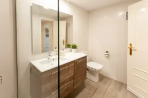 Refurbished, with AC, heating, Wifi, Frontline, terrace, International channels - only families - Image 5
