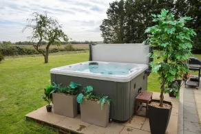 Deluxe 1 Bed Versace Hot Tub Sky TV Cinema Screen - Image 5