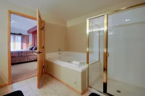 Condo 3 BR + Loft BR / 4 BA au dernier étage avec vue panoramique sur les pistes de ski - Image 4