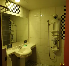 Romance Motel - Image 3