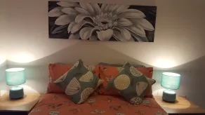 Between Newquay & Padstow: 2 Double Bedrooms, Spacious Apartment Sleeps up to 6 - Image 4