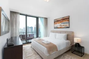 Big, Bright, Luxury Marina View Apt near Beach - Image 3