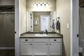 2 Story Townhome Within 30 Minutes of Everything - Image 4