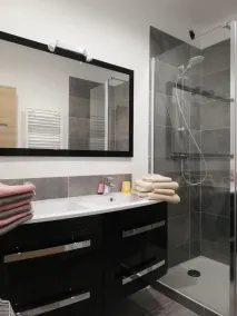 NY: Stor lägenhet på bottenvåningen framför Portbail hamn - Image 4