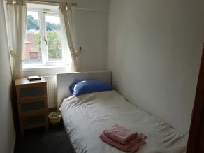 Modern with Terrace / town views, 2 mins to Town Centre, 5 mins to Harbour - Image 5