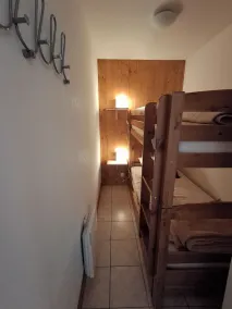 vid foten av sluttningarna i en typisk Savoyard-by - Image 4