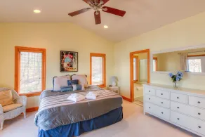 Dog-friendly, lakefront vacation home w/ a boat house, kayaks, & paddleboards - Image 5