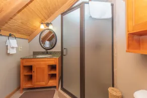 Spacious Cedar Chalet w/ Hot Tub & Pool Table - Image 5
