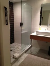 Mid-Century Modern Beach House - Vid vattnet, privat strand! - Image 2