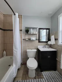Newly remodeled 1 Bedroom apartment - Image 3