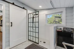 Large Spacious rental with fenced in backyard and pet friendly! - Image 4
