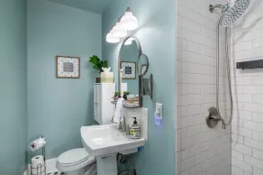 Near Belmont & VUMC · 1BR Sleeps 4 · 1920s Condo - Image 2