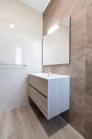 Cosy Mellieħa apartment just steps from the beach with sea views, terrace, 3 bedrooms & 3 bathrooms—perfect for families, friends, or business stays. - Image 4