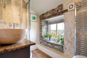 Gorgeous romantic cottage retreat, with gardens & Peak District views - Image 4