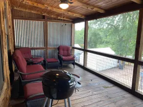 Charming Cabin on the San Marcos River with large back screened-in deck! - L2 - Image 5