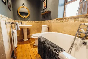 Bronte Chapel Retreat With Hot Tub - Image 4