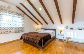 Fantastiskt hem i Vrlika med hus med utsikt över bergen - Image 3