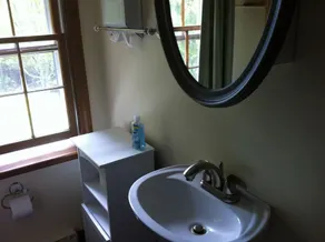 Sunny , cozy 1-bedroom, wooded, private, central Island location, close to ocean - Image 3