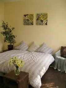 Beautiful village house, 6 bedrooms, large garden & short walk to lake beach - Image 5