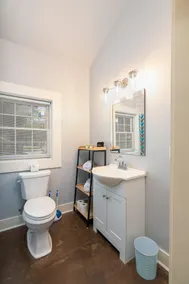 Cozy Downtown Escape | The Condon Carriage - Image 2