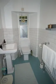 Bright, cosy lower floor flat in Victorian listed villa - Image 2