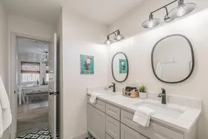 Dogs Welcome+Extended Stay+Charming Home Near Dickies+KING Bed+Fully Furnished - Image 3