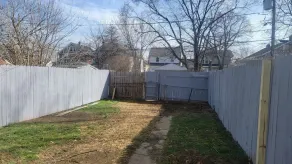 Quiet 3 bed with fenced yard - Image 5