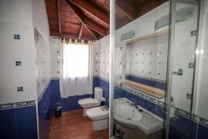 House in a quiet area with private swimming pool - Image 3