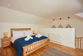 Contemporary barn conversion; only a 10 minute drive to the coast - Image 4