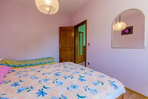 Holiday apartment with sea view and pool - Image 3