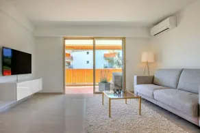 Modern Family Home 5 min to Beach +Pool +Garage.                                - Image 4