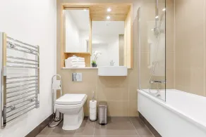 LUXURY STRATFORD APARTMENT - Image 2