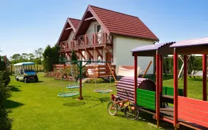 Year-round holiday home with fireplace and terrace - Image 2