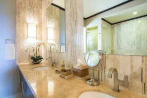 LUXE condo. Beautiful setting for adult groups and families. Complete renovation and new kitchen. - Image 2