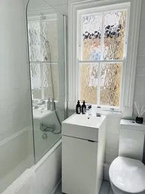 Arty Boutique Apartment in Central Teddington - Image 2