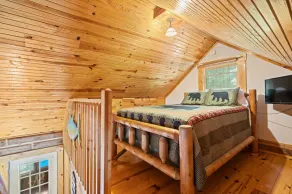 Great Location 4 minutes from Patoka Lake Entrance with Hot Tub! - Image 5